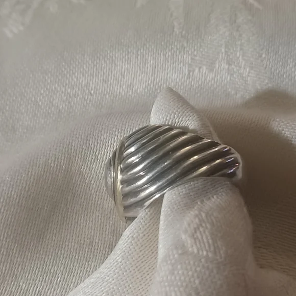 David Yurman Two Tone Cable Heart Ring, SS & 18k - Picture 6 of 12